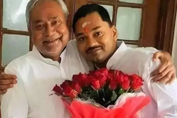 ବାପାଙ୍କ ପରେ ଡୋର ଧରିବେ ପୁଅ: ବିହାରର ଭବିଷ୍ୟତ ମୁଖ୍ୟମନ୍ତ୍ରୀ�