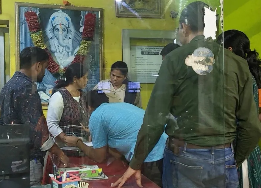 ପେଟ୍ରୋଲ ପମ୍ପ୍‌ରେ କ୍ରାଇମ୍ ବ୍ରାଞ୍ଚ୍‌ ଟିମ୍‌ର ତନାଘନା: ତିନି �